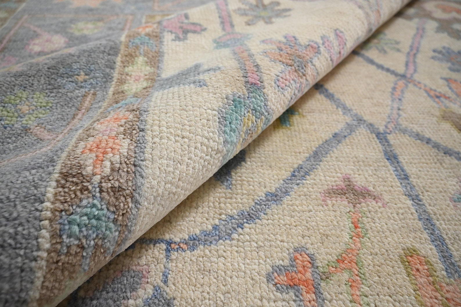Premium Hand-Knotted Oushak Wool Rug - Ivory and Light Blue Floral Carpet